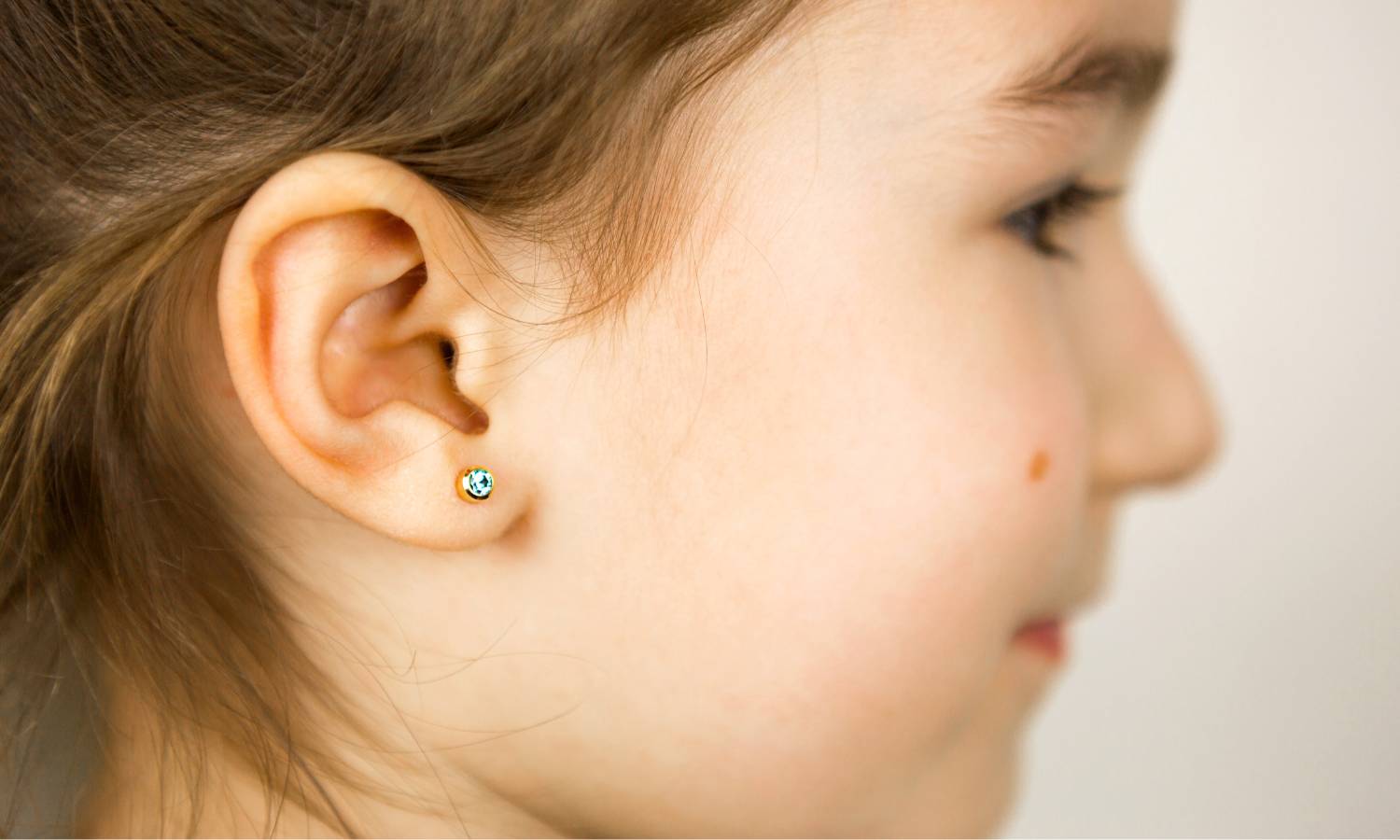 Perçage des oreilles : y a-t-il un âge approprié ? Que disent les experts ?  | Magazine Otosan. | Otosan